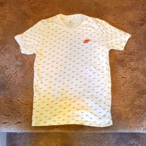 Small men's nike tee